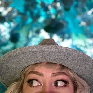 Meet your Posher, Sharon